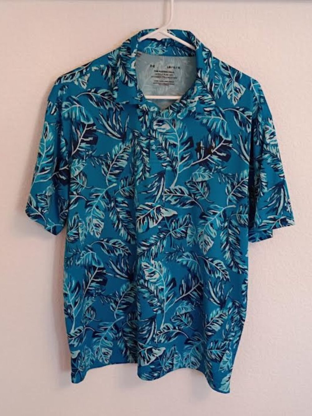 UNDER ARMOUR THE PLAYOFF POLO MEN'S POO SHIRT BLUE TROPICAL LEAVES SIZE LARGE